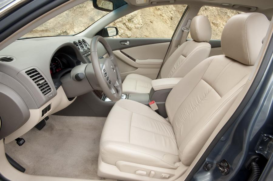  Nissan Altima Hybrid 2010 года  (фото 24 из 48)